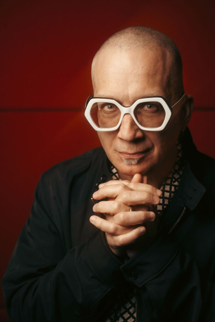 Headshot of pianist/composer Earl MacDonald